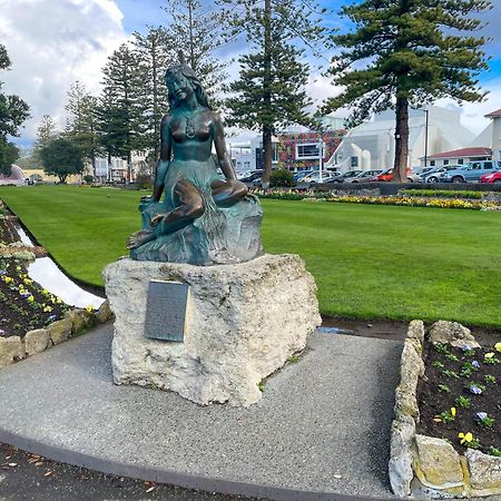 Swiss-Belhotel Napier Buitenkant foto The sculpture in 2019