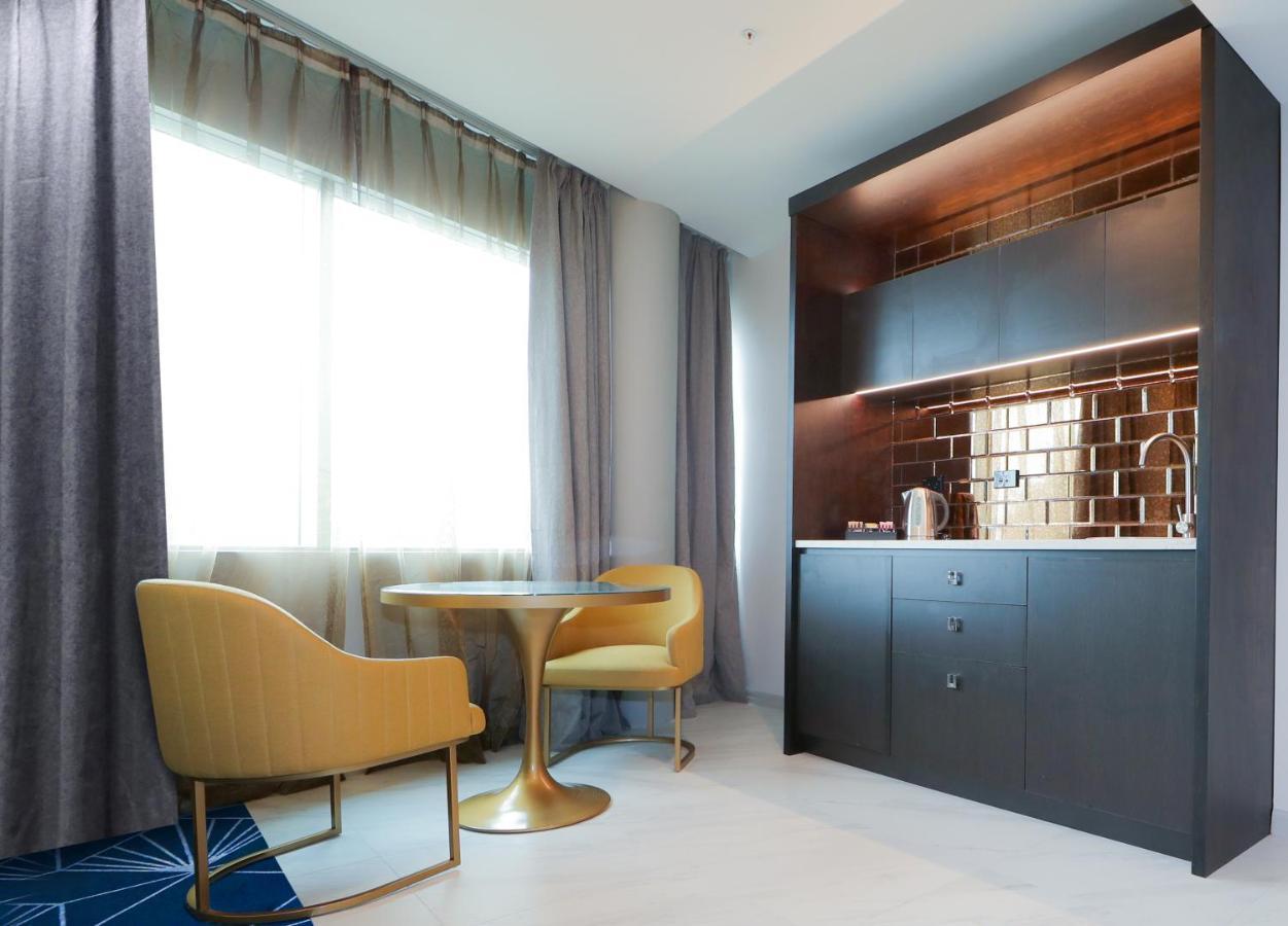Swiss-Belhotel Napier Buitenkant foto A suite at the hotel