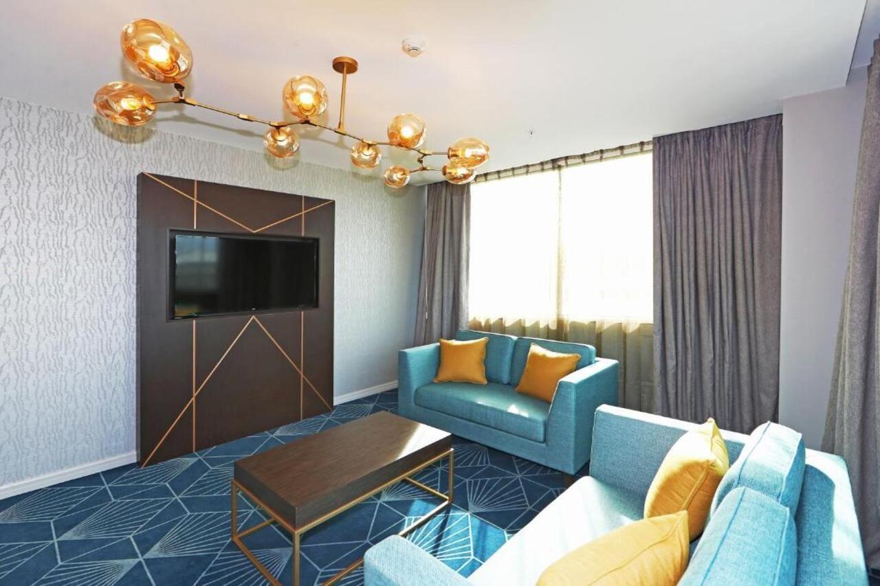 Swiss-Belhotel Napier Buitenkant foto A suite at the hotel