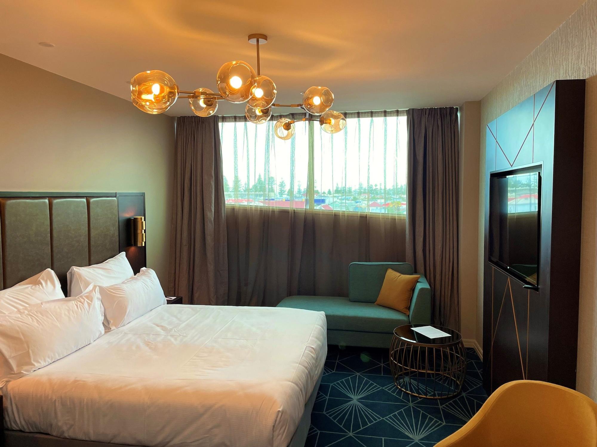 Swiss-Belhotel Napier Buitenkant foto A room at the hotel