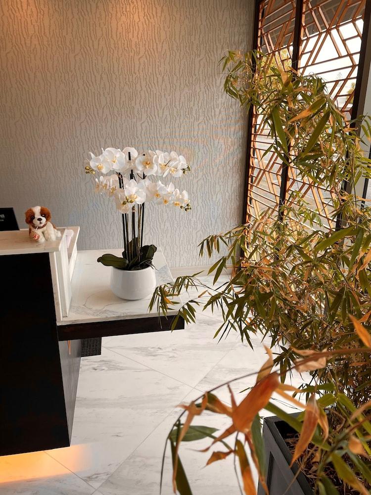 Swiss-Belhotel Napier Buitenkant foto Interior of the clinic