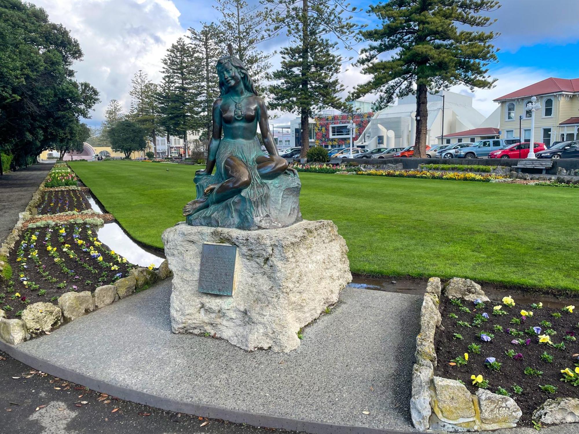 Swiss-Belhotel Napier Buitenkant foto The sculpture in 2019