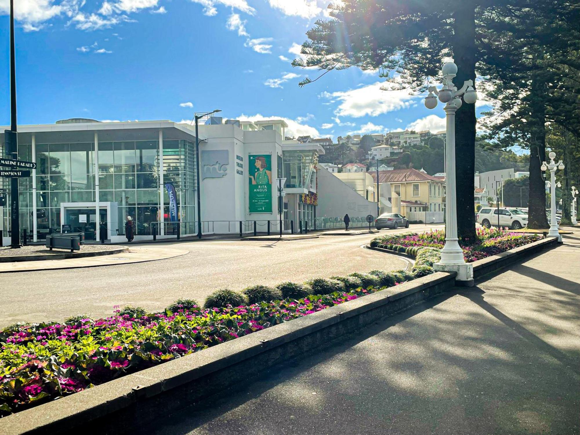 Swiss-Belhotel Napier Buitenkant foto The entrance to the National Film and Sound Archive, on the corner of Northbourne Avenue and Elgar Street, in the Australian Capital Territory.